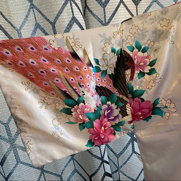 Kimono white with peacocks - Picture 2 of 5